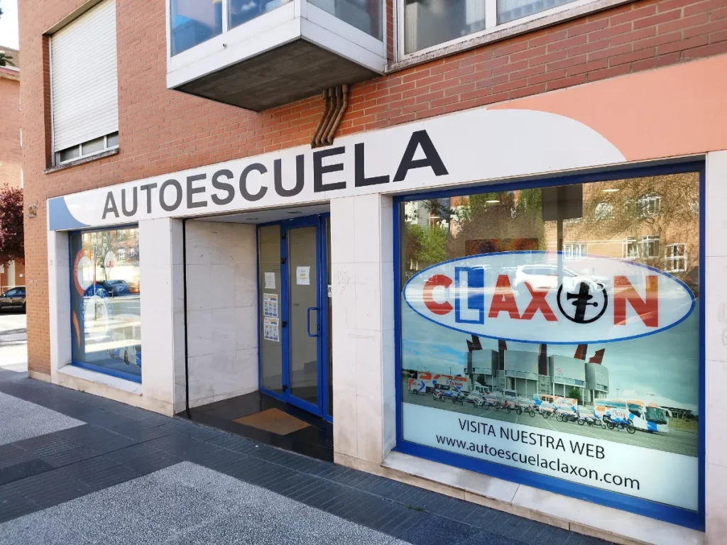 autoescuela claxon pamplona